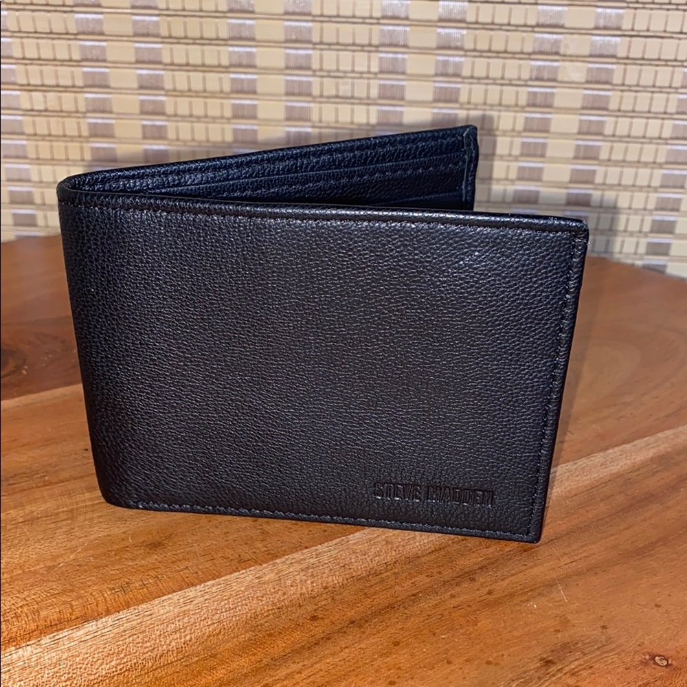 Steve Madden Genuine Leather Black RIFD Wallet NWOT